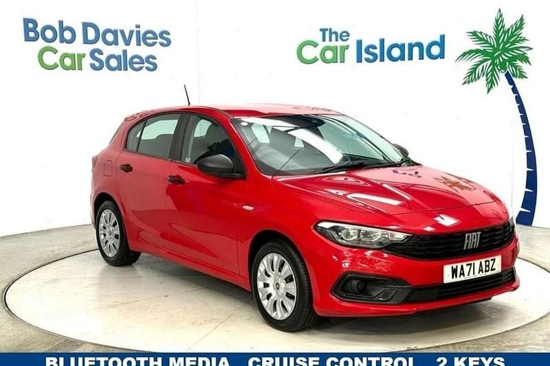 Used Fiat Tipo S 100 HP (73 kW) 2021 Red Hatchback