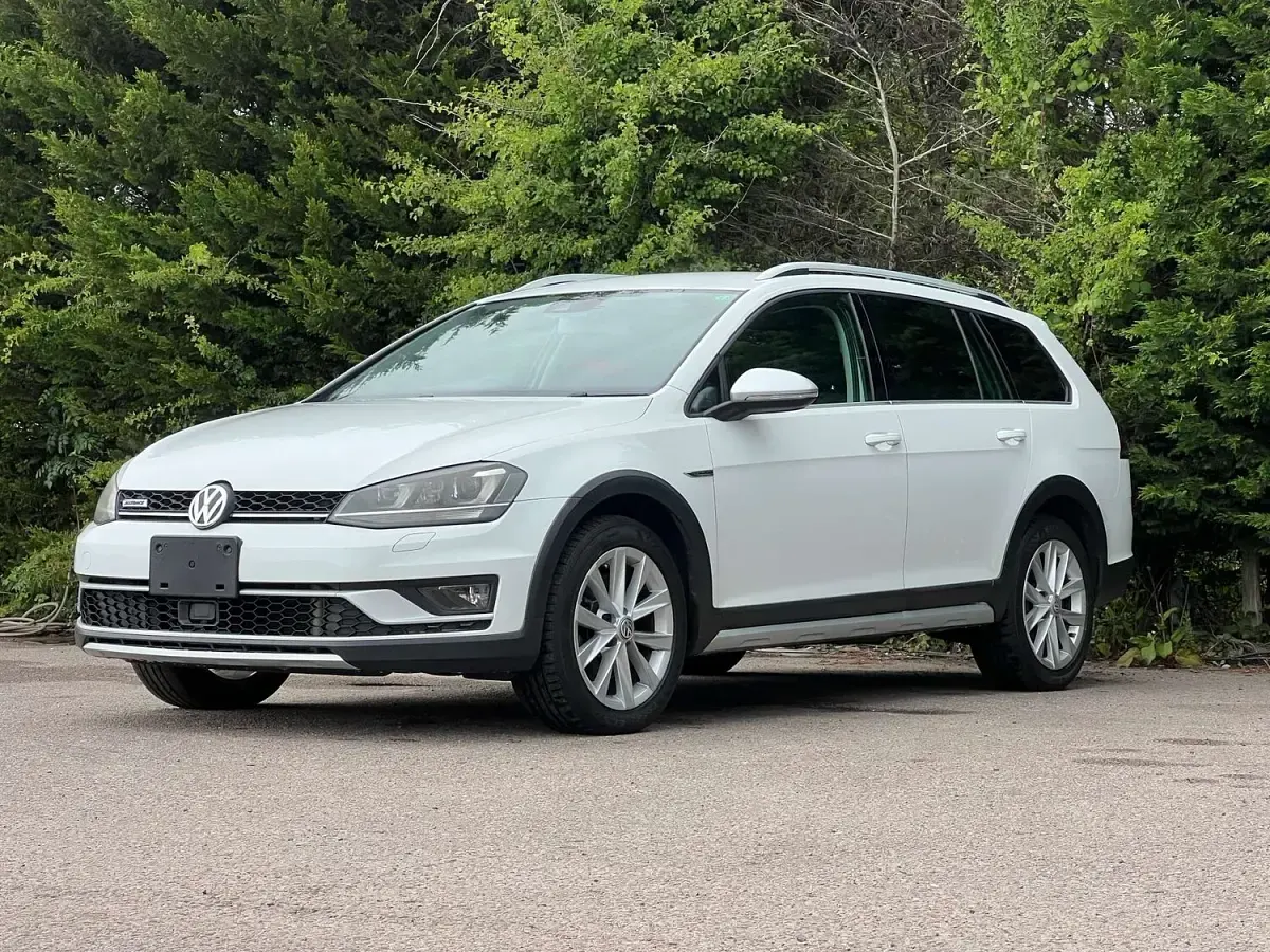 Used VW Golf VII 2016 White Estate