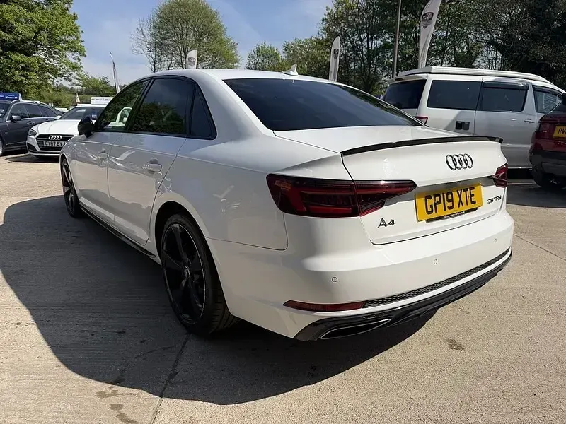Used Audi A4 Black Edition 245 HP (180 kW) 2019 White Sedan