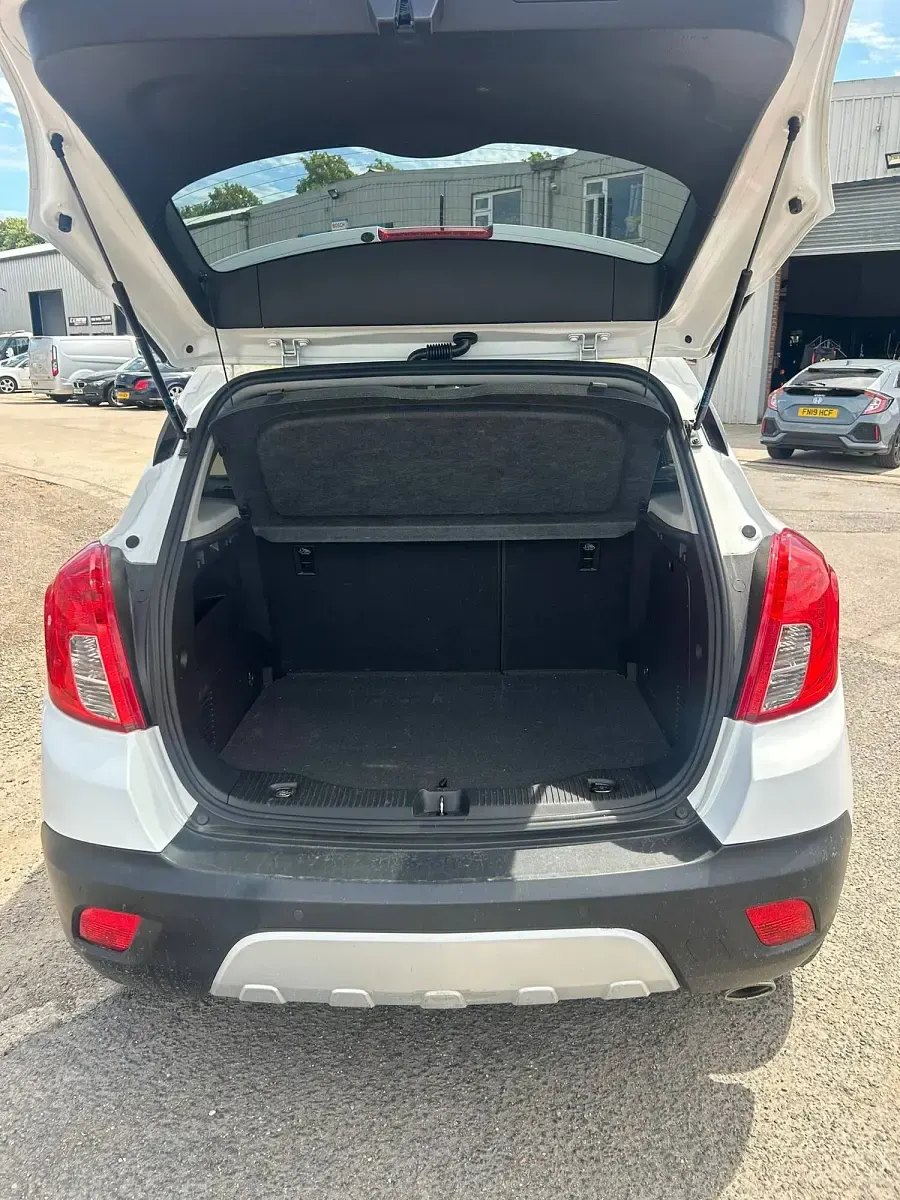 Used Vauxhall Mokka 152 HP (111 kW) 2016 White SUV