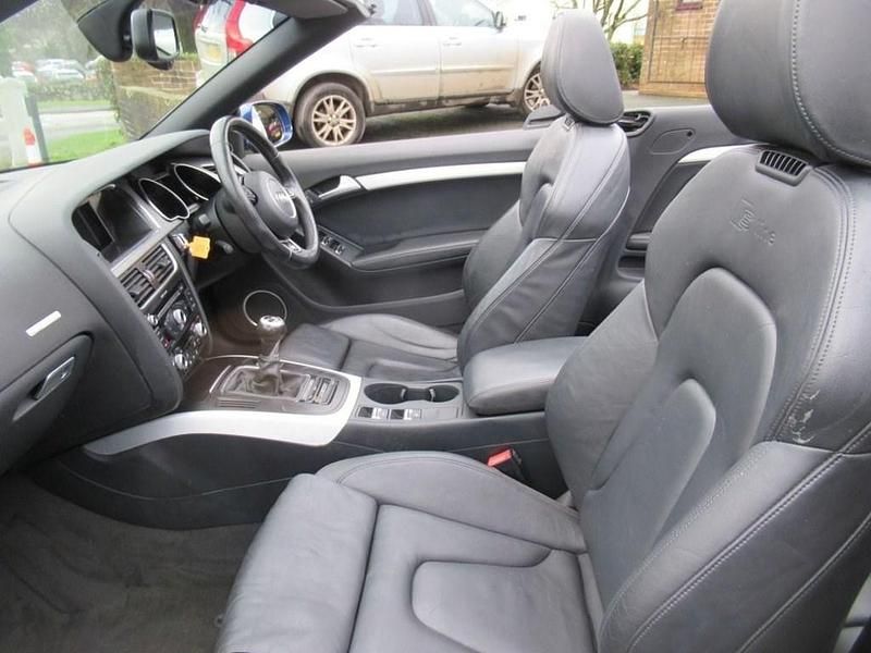 Usado Audi A5 Cabriolet S-Line 177 HP (130 kW) 2013 Azul Cabrios