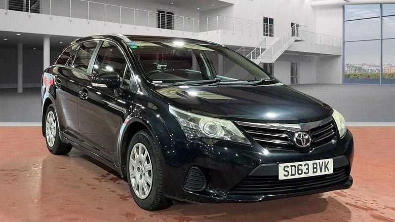 Used Toyota Avensis Active 126 HP (92 kW) 2013 Black Estate