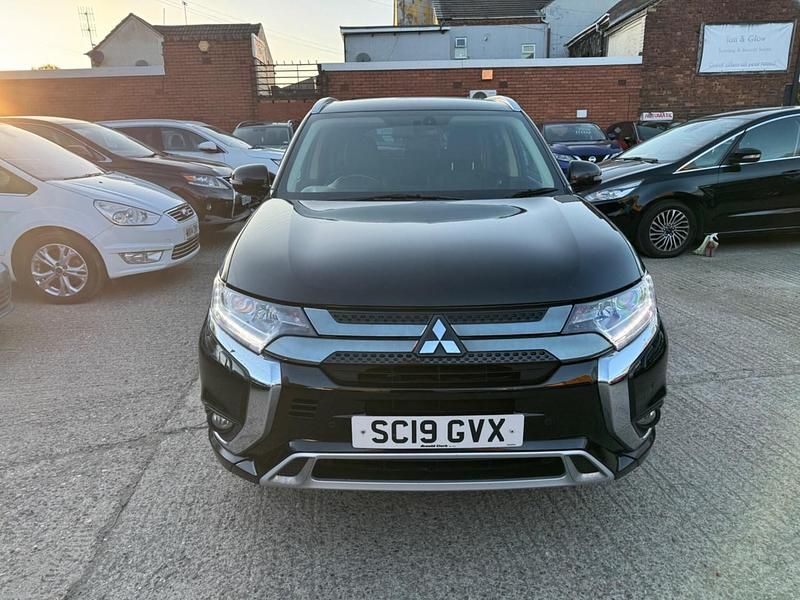 Begagnad Mitsubishi Outlander P-HEV 2019 Svart Kombi