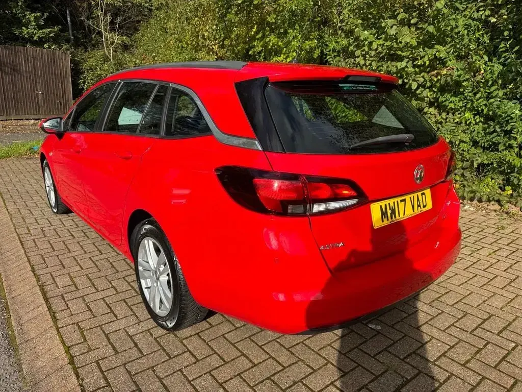 Used Vauxhall Astra Design Edition 110 HP (80 kW) 2017 Red Estate