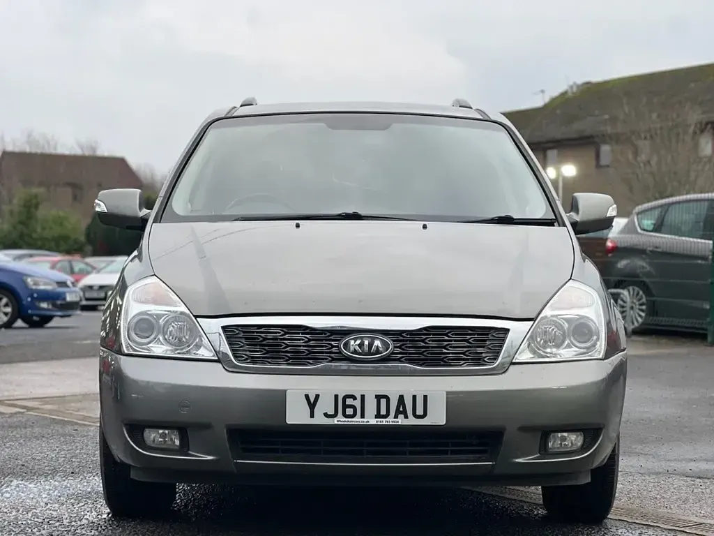 Used Kia Sedona 192 HP (141 kW) 2012 Silver MPV