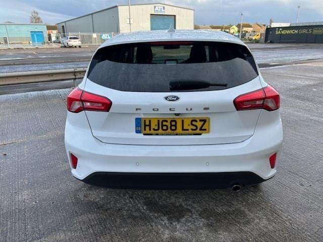 Used Ford Focus Titanium 125 HP (91 kW) 2018 Frozen white Hatchback