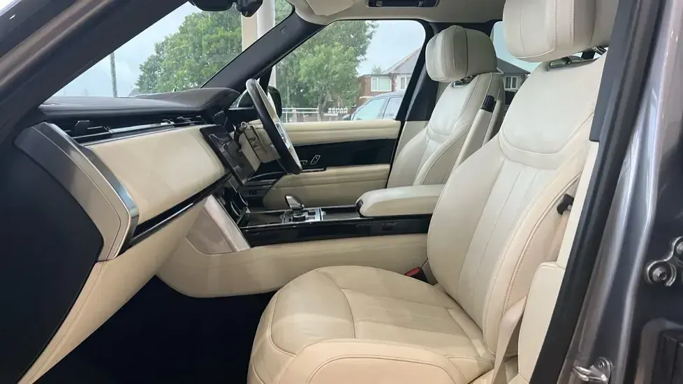 Used Land Rover Range Rover Autobiography 530 HP (389 kW) 2022 Metallic  eiger grey SUV