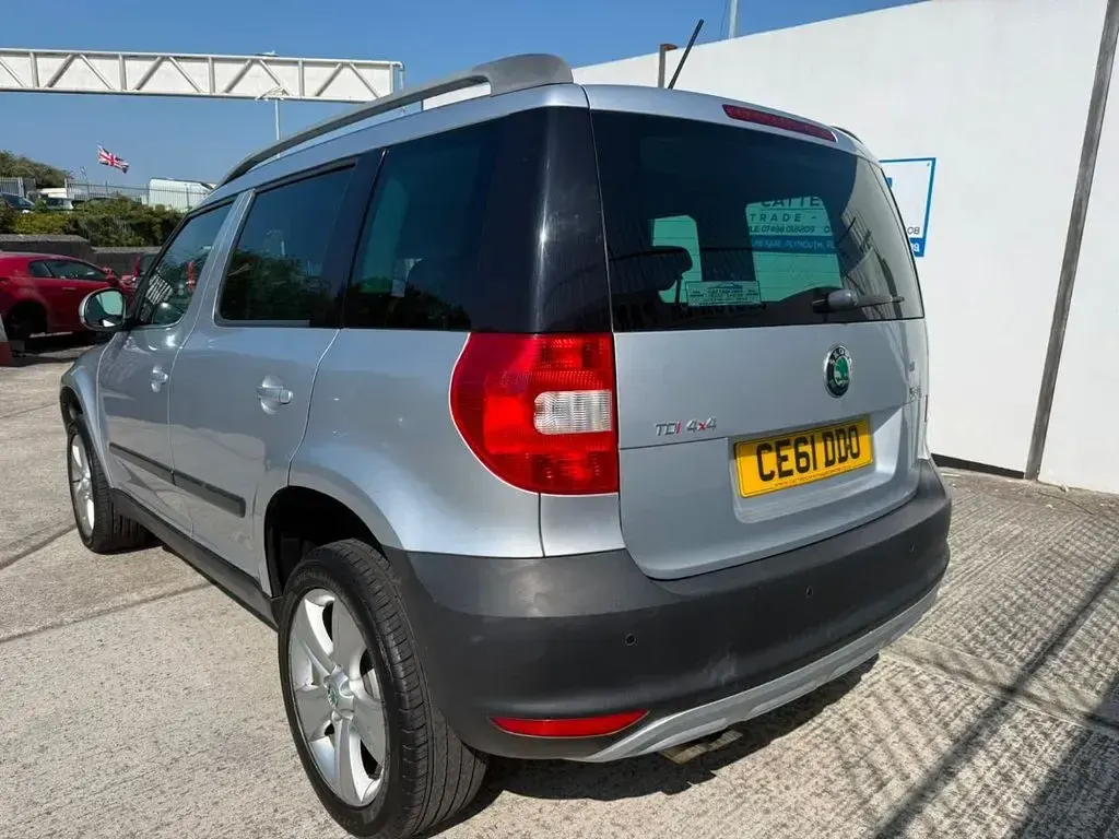 Used Skoda Yeti SE 140 HP (102 kW) 2012 Silver SUV