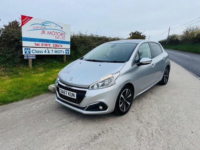 Used Peugeot 208 Allure Premium 82 HP (60 kW) 2018 Silver Hatchback