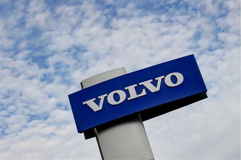White New 2025 Volvo XC40 Core SUV | £32,500 (Super price) - Image 1/4