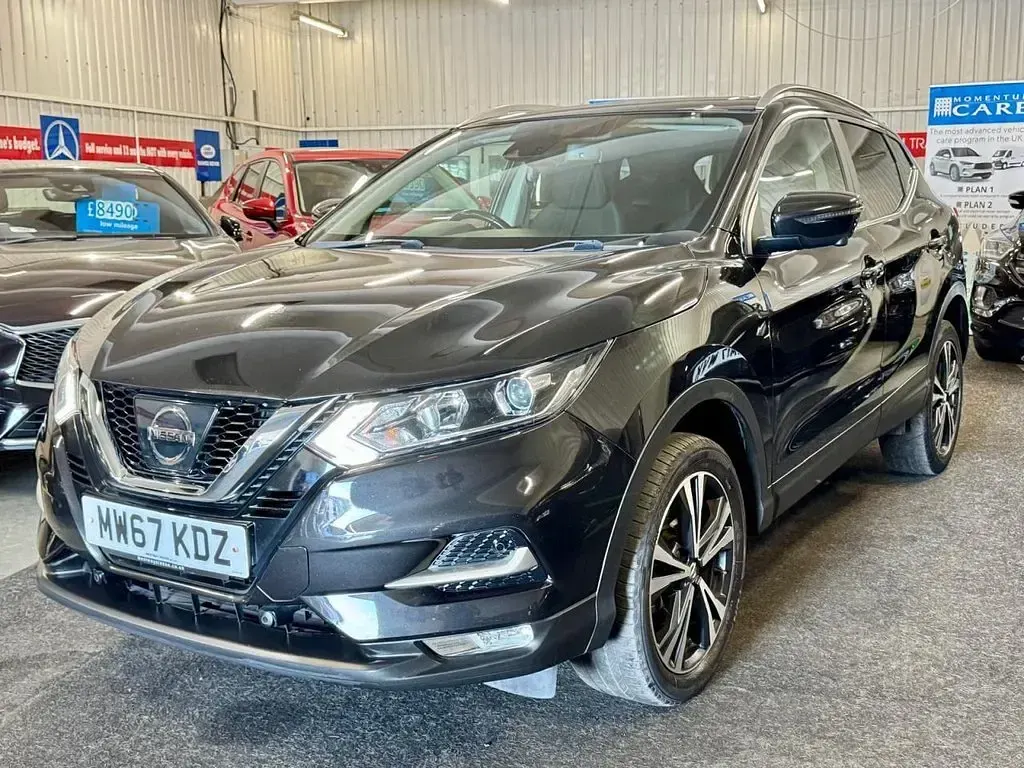 Used Nissan Qashqai N-Connecta 110 HP (80 kW) 2017 Black SUV