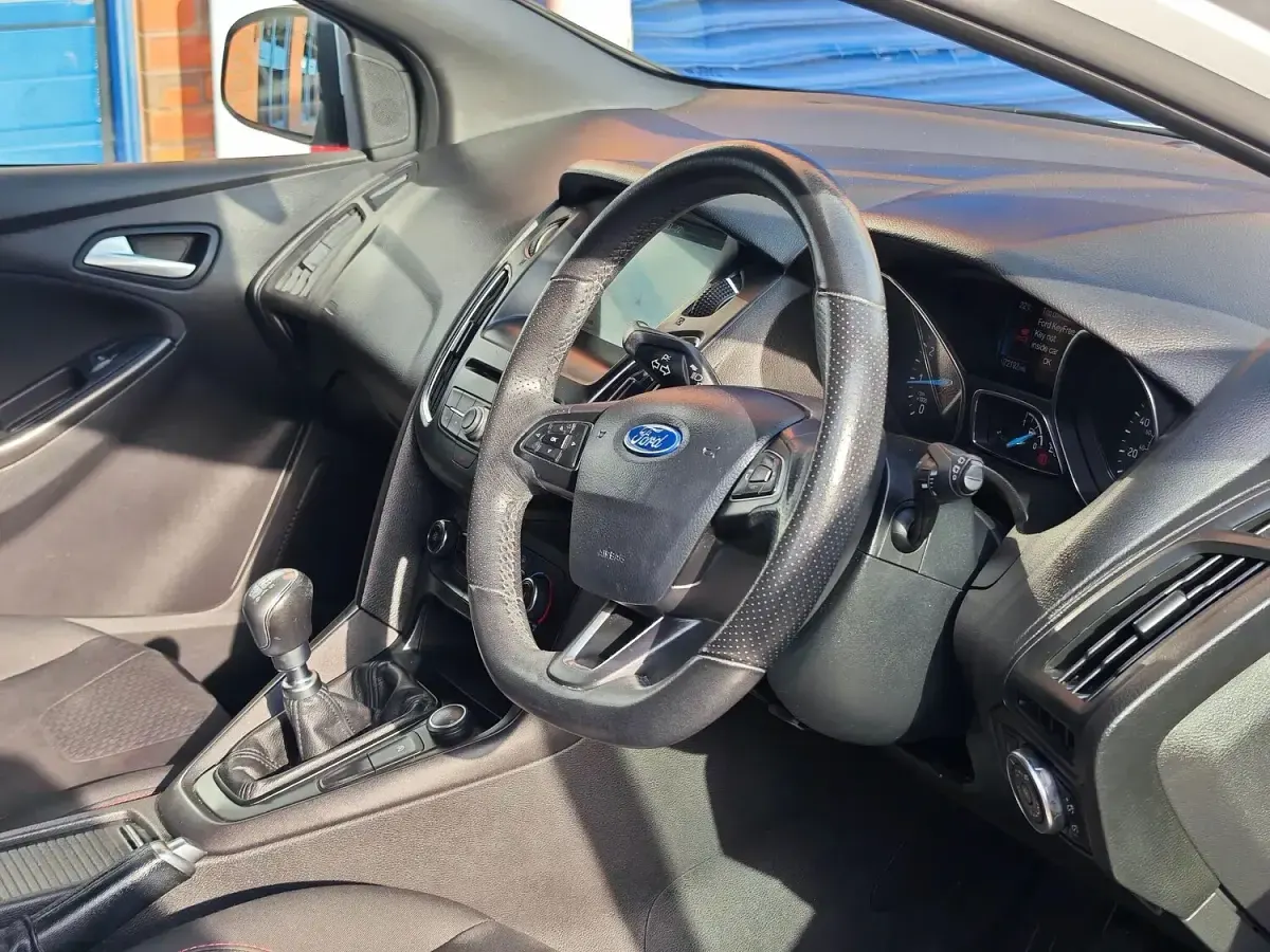 Used Ford Focus ST-Line 2018 White Hatchback