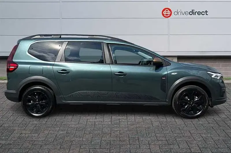 Used Dacia Jogger Extreme 140 HP (102 kW) 2025 Green MPV