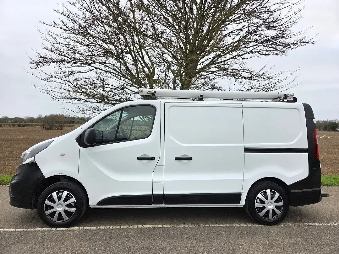 Used Vauxhall Vivaro 95 HP (69 kW) 2018 White MPV