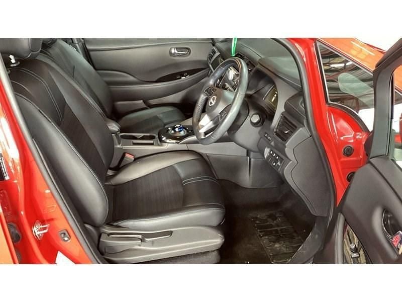 Used Nissan Leaf N-Connecta 110 kW (150 HP) 2022 Red Hatchback