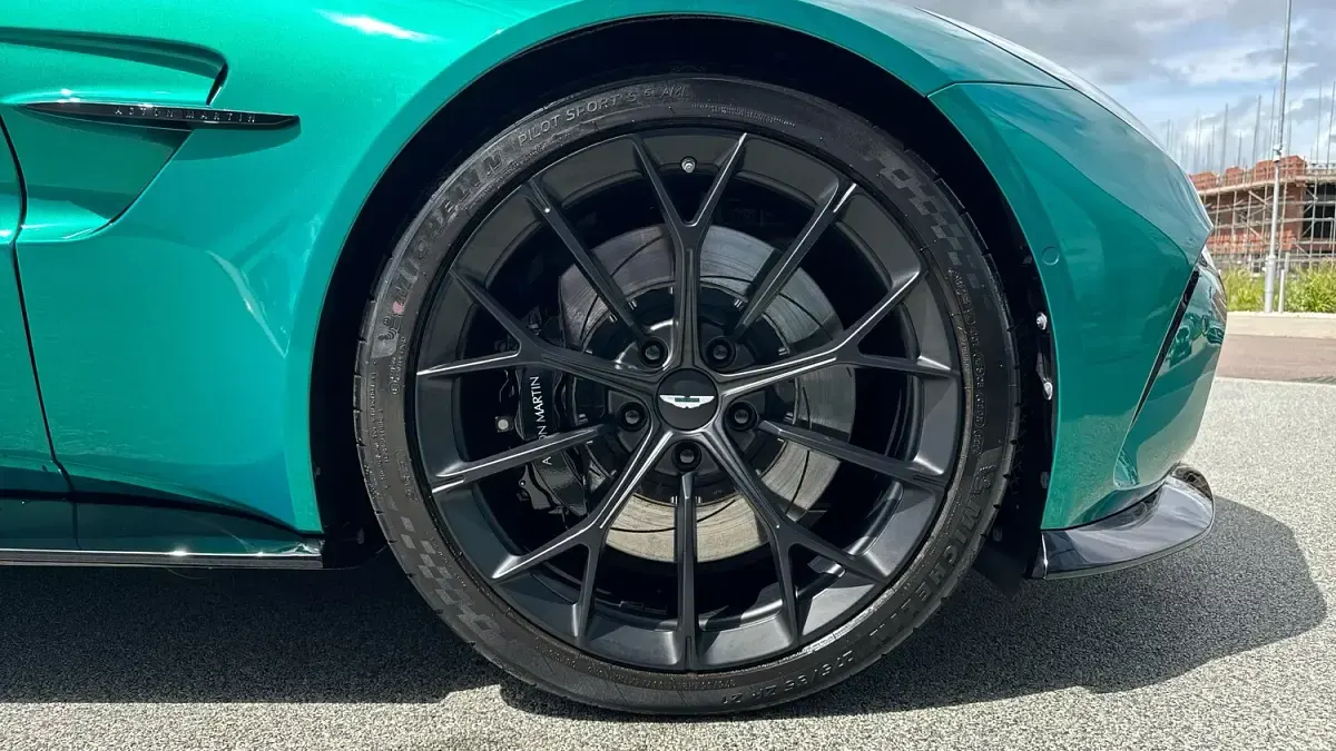 New Aston Martin Vantage 655 HP (481 kW) 2025 Green Coupe