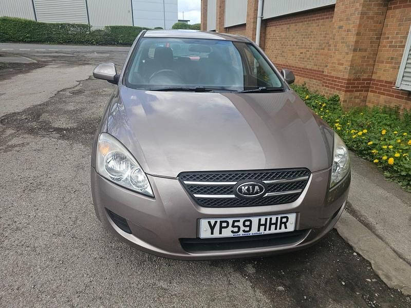 Used Kia Ceed 2009 Bronze Hatchback