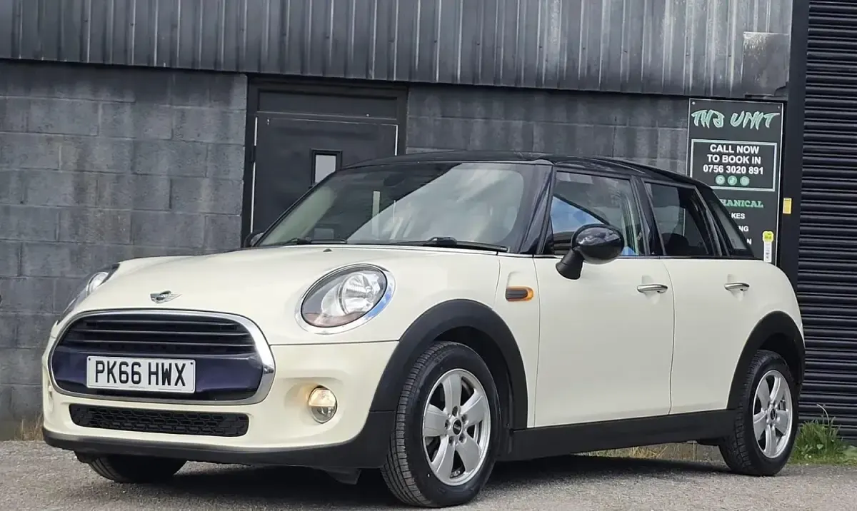 Usado Mini Cooper Hatch 136 HP (100 kW) 2016 Branco Citadino