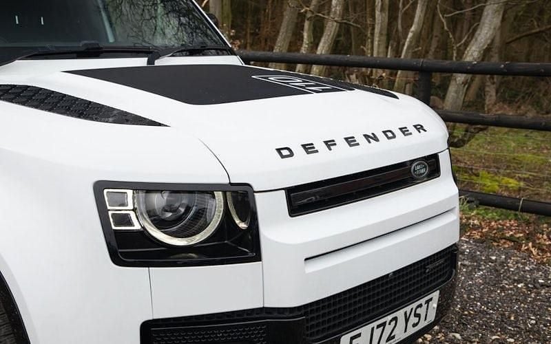 Used Land Rover Defender Dynamic 300 HP (220 kW) 2023 SUV