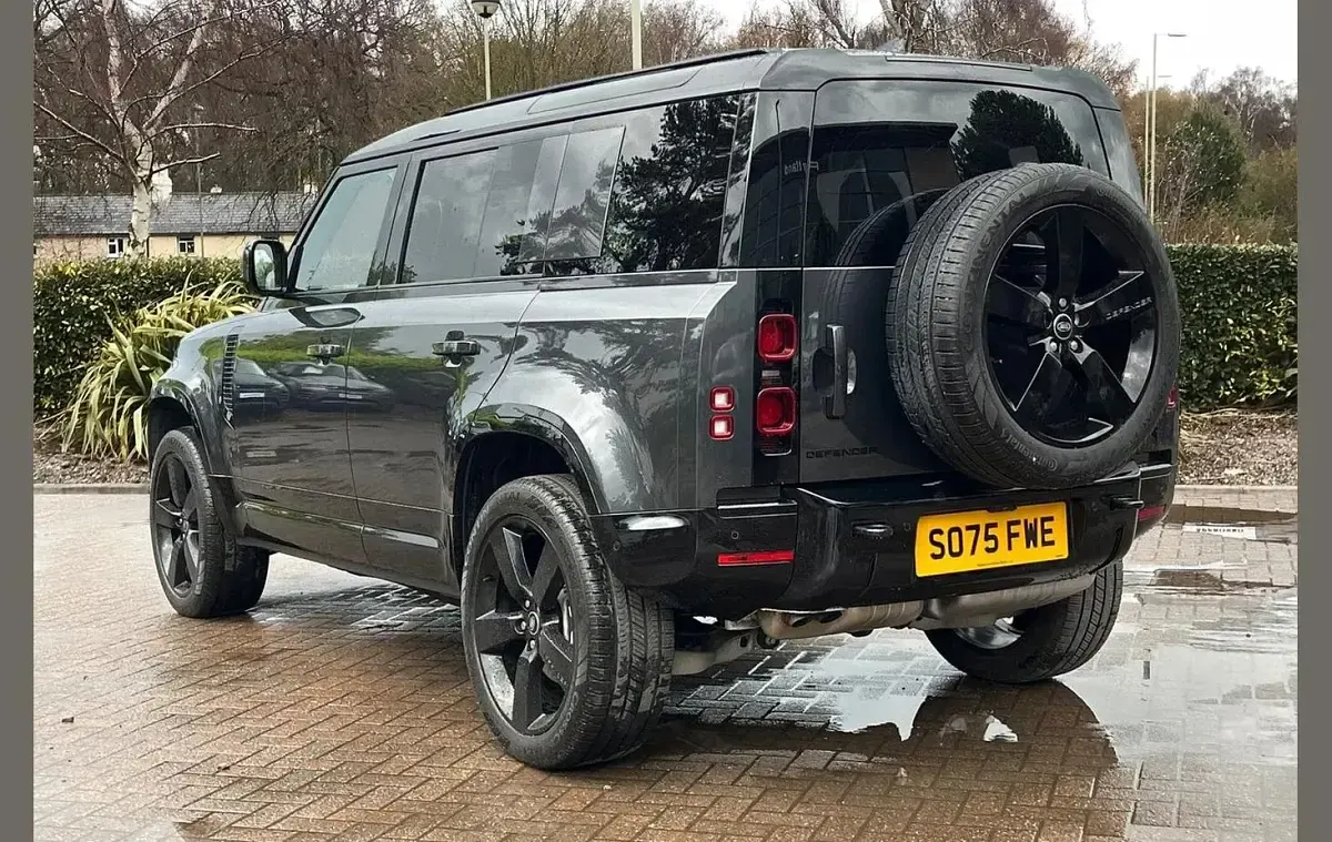 Used Land Rover Defender HSE Dynamic 344 HP (253 kW) 2026 Grey SUV