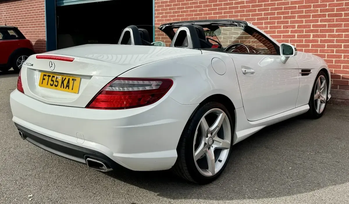 Used Mercedes SLK250 AMG 204 HP (150 kW) 2015 White Cabriolet