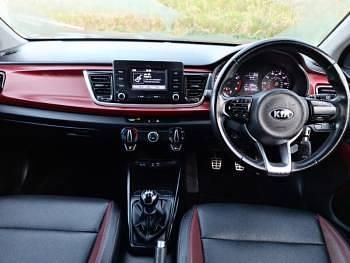 Begagnad Kia Rio 2017 Vit Halvkombi