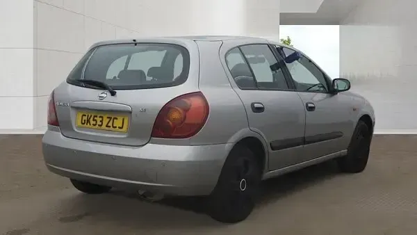 Used Nissan Almera SE 114 HP (83 kW) 2003 Silver Hatchback