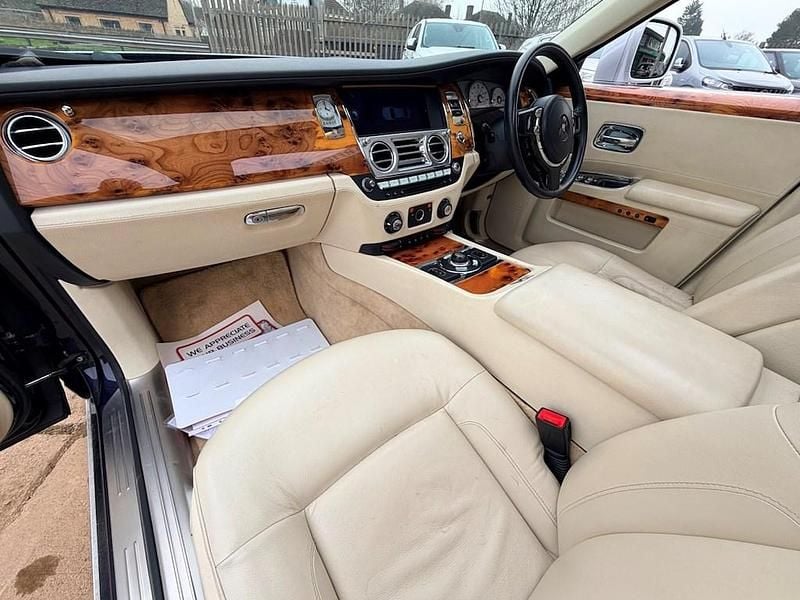 Used Rolls Royce Ghost 563 HP (414 kW) 2010 Mauve/purple Sedan