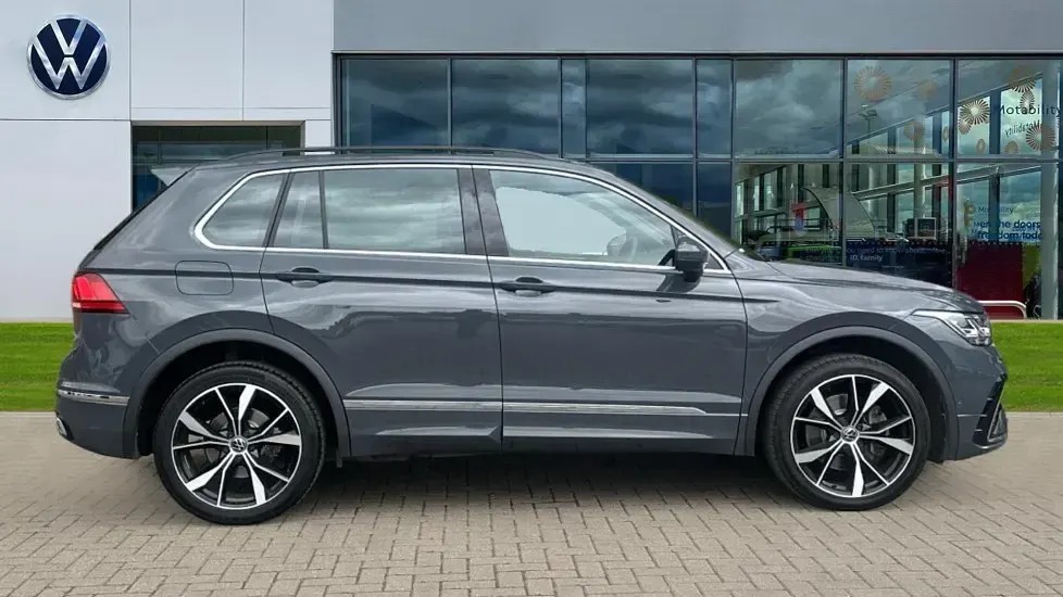 Used VW Tiguan R-line 245 HP (180 kW) 2023 Dolphin grey metallic SUV
