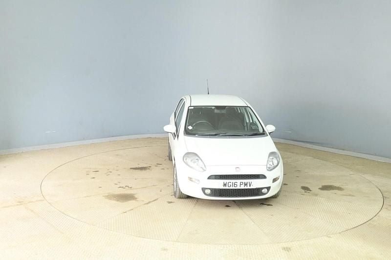 Used Fiat Punto Easy Plus 69 HP (50 kW) 2016 White Hatchback
