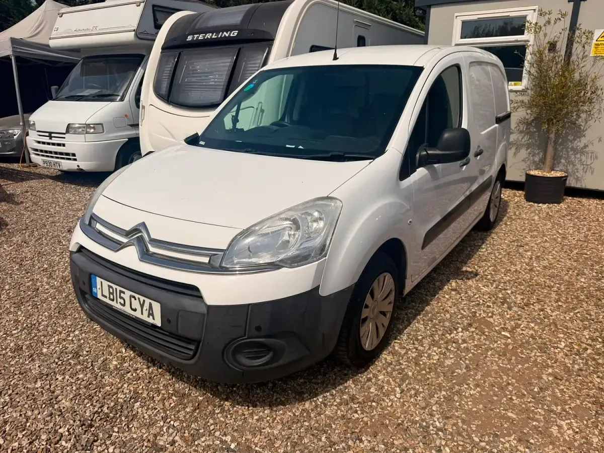Used Citroën Berlingo 90 HP (66 kW) 2015 White MPV
