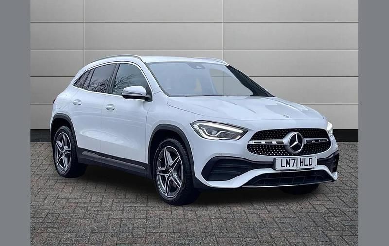 Used Mercedes GLA250 Premium 218 HP (160 kW) 2021 Digital white SUV