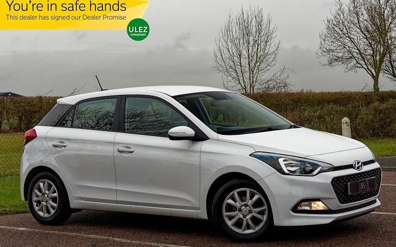 White Used 2017 Hyundai i20 SE Hatchback | £6,695 (Fair price) - Image 1/4