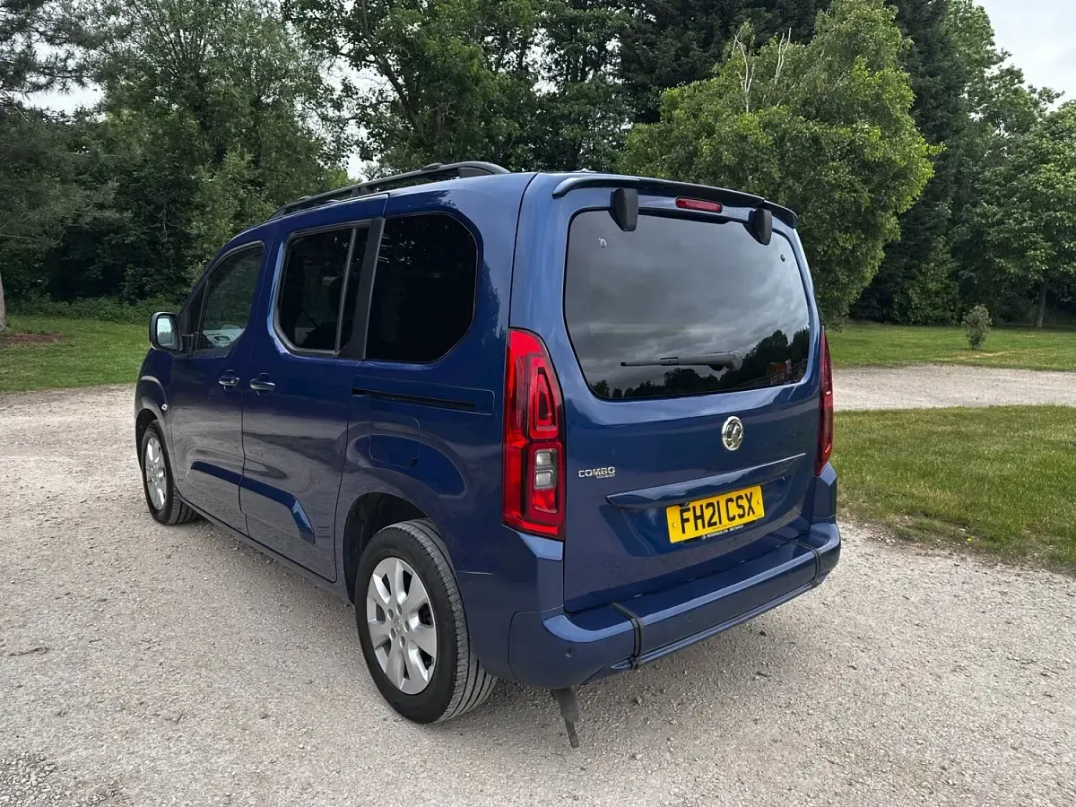 Used Vauxhall Combo 2021 Blue MPV