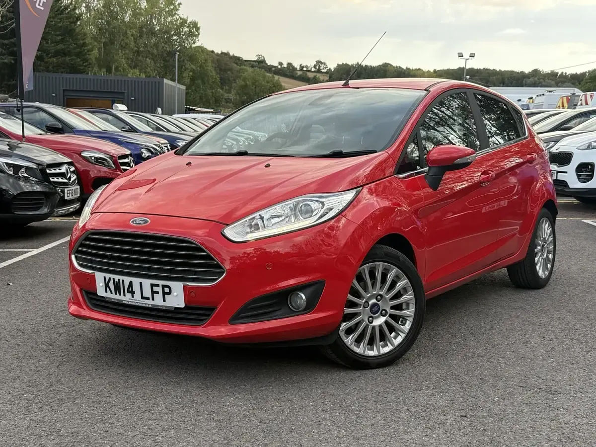 Used Ford Fiesta Titanium 98 HP (72 kW) 2014 Red Hatchback