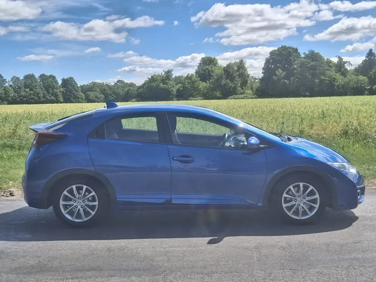 Used Honda Civic SE Plus 120 HP (88 kW) 2016 Blue Hatchback