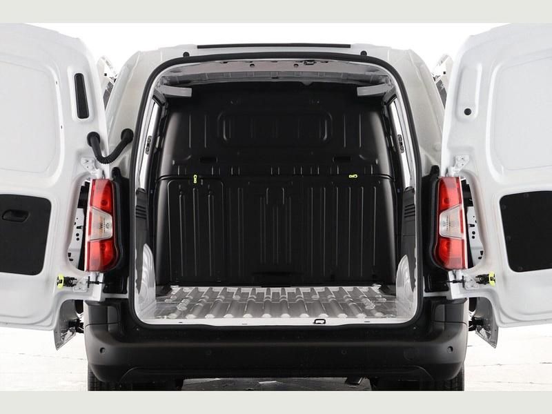 New Peugeot Partner 131 HP (96 kW) 2025 White MPV