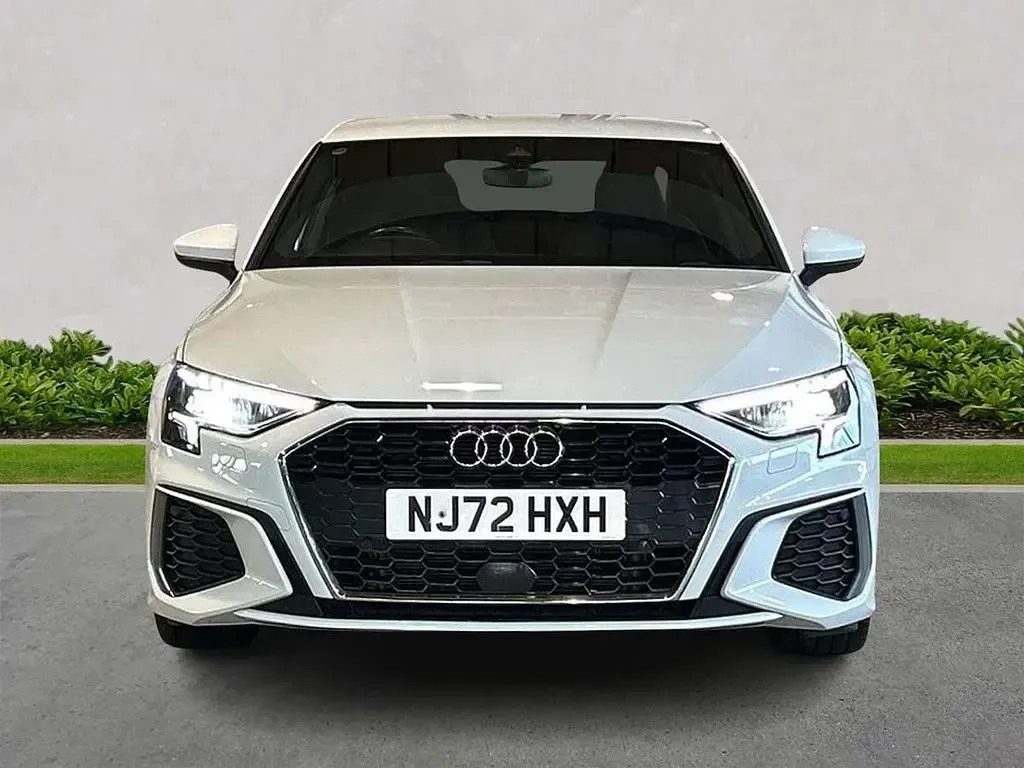 Begagnad Audi A3 Comfort 150 HK (110 kW) 2022 Vit Sedan