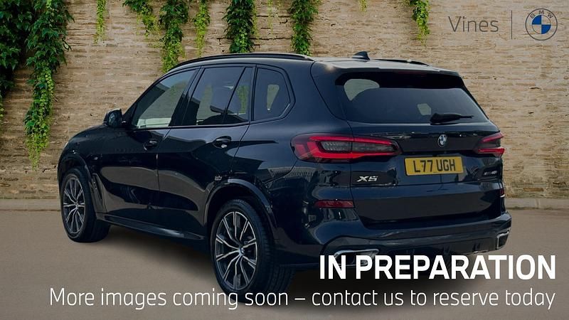 Używany BMW X5 M Sport 335 KM (246 kW) 2022 Czarny SUV
