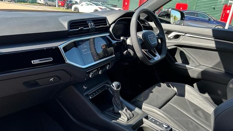 Begagnad Audi Q3 Black Edition 150 HK (110 kW) 2025 Grå SUV