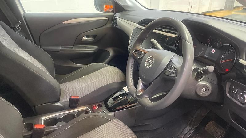 Used Vauxhall Corsa Design Edition 100 HP (73 kW) 2023 White Hatchback