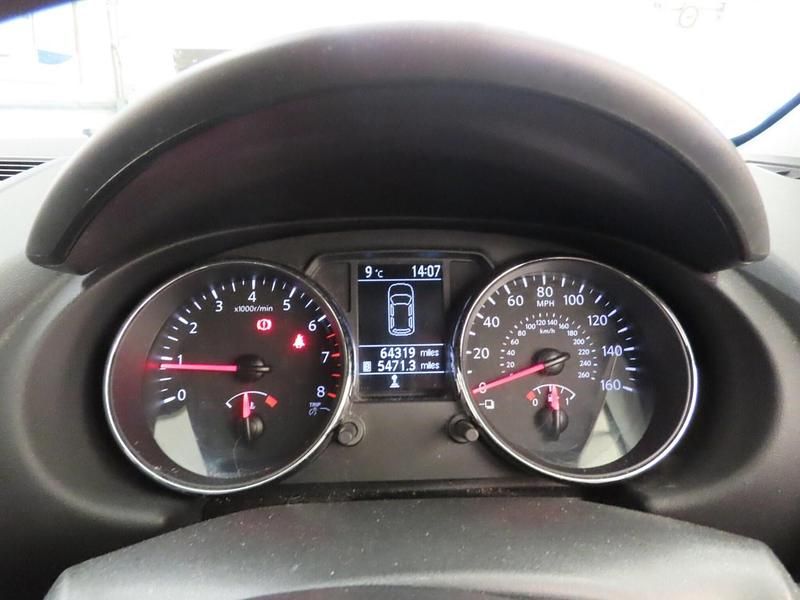 Used Nissan Qashqai Acenta 117 HP (86 kW) 2011 Red SUV