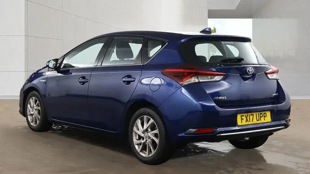 Used Toyota Auris Hybrid Business Edition 136 HP (100 kW) 2017 Blue Hatchback