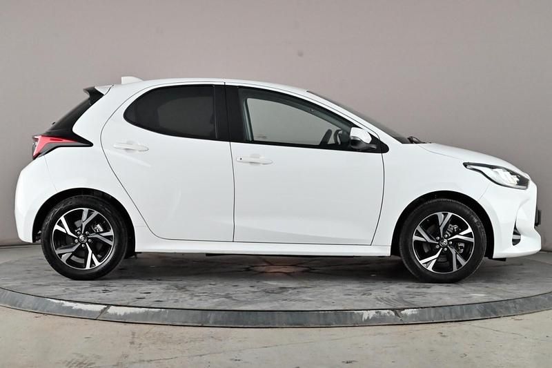 Used Toyota Yaris Design 116 HP (85 kW) 2024 White Hatchback