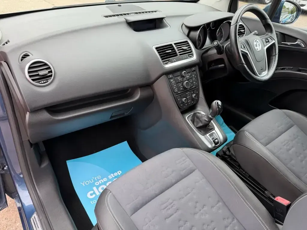 Used Vauxhall Meriva 100 HP (73 kW) 2015 Blue MPV