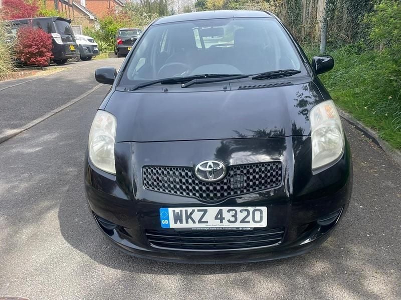 Usado Toyota Yaris 87 HP (63 kW) 2008 Preto Citadino