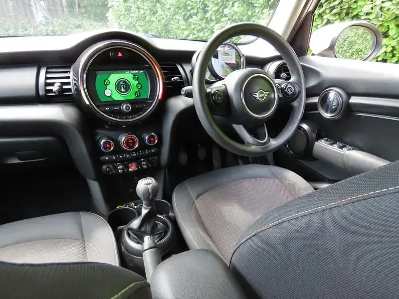 Used Mini ONE Comfort 102 HP (75 kW) 2021 White Hatchback
