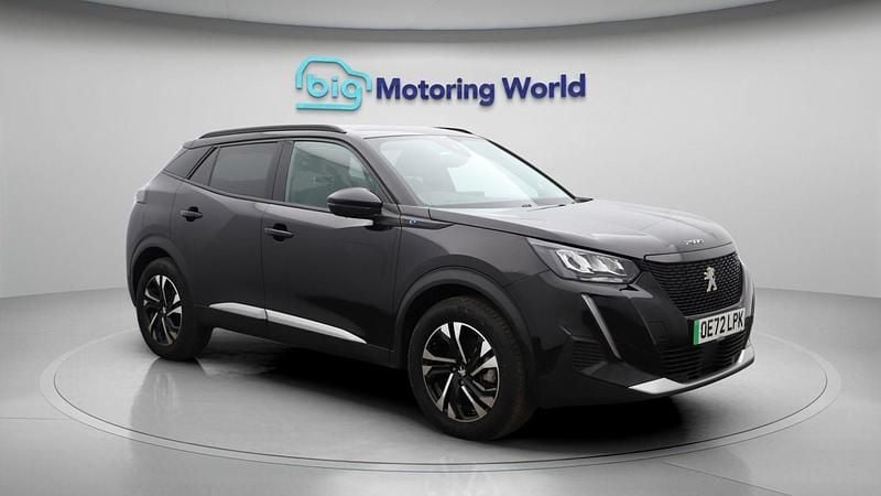 Begagnad Peugeot e-2008 Allure+ 98 kW (134 HK) 2022 Svart SUV