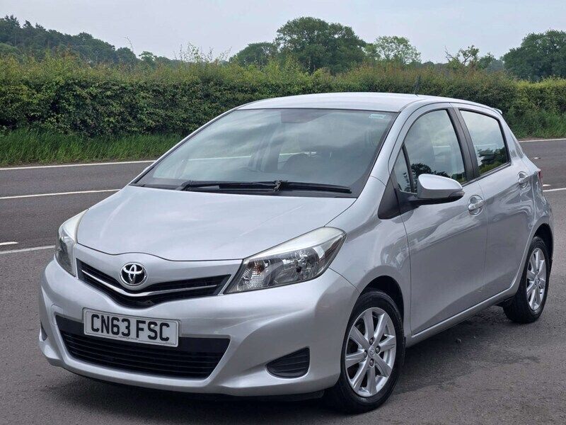 Silver Used 2013 Toyota Yaris Hatchback | £4,495 (Fair price) - Image 1/4