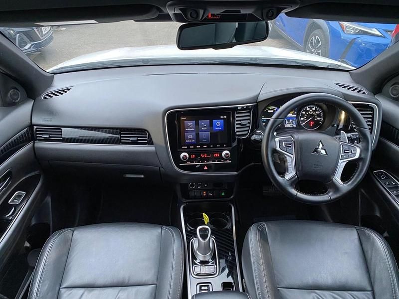 Used Mitsubishi Outlander P-HEV 2020 White Estate
